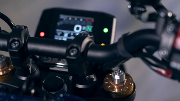 XSR900 разработан с использованием высококачественных материалов. 