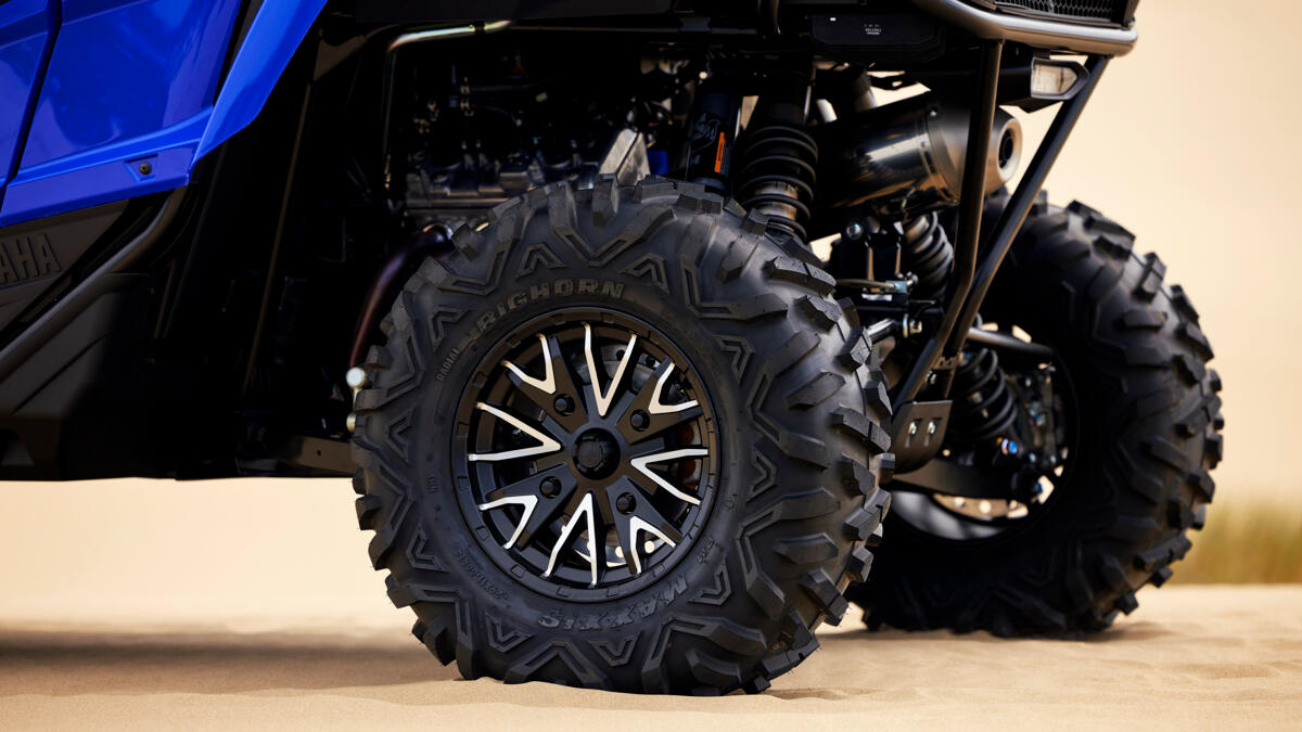 Шини Big Horn та амортизатори FOX® Podium 